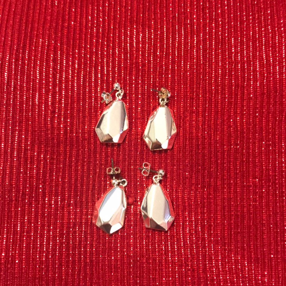 Avon earrings match bracelet and necklace.